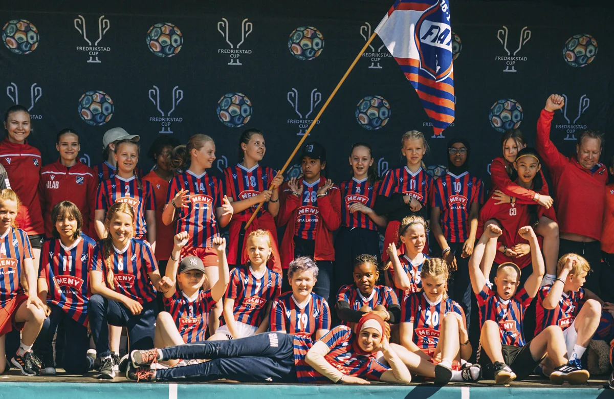 Lag med medaljer under premieutdelingen