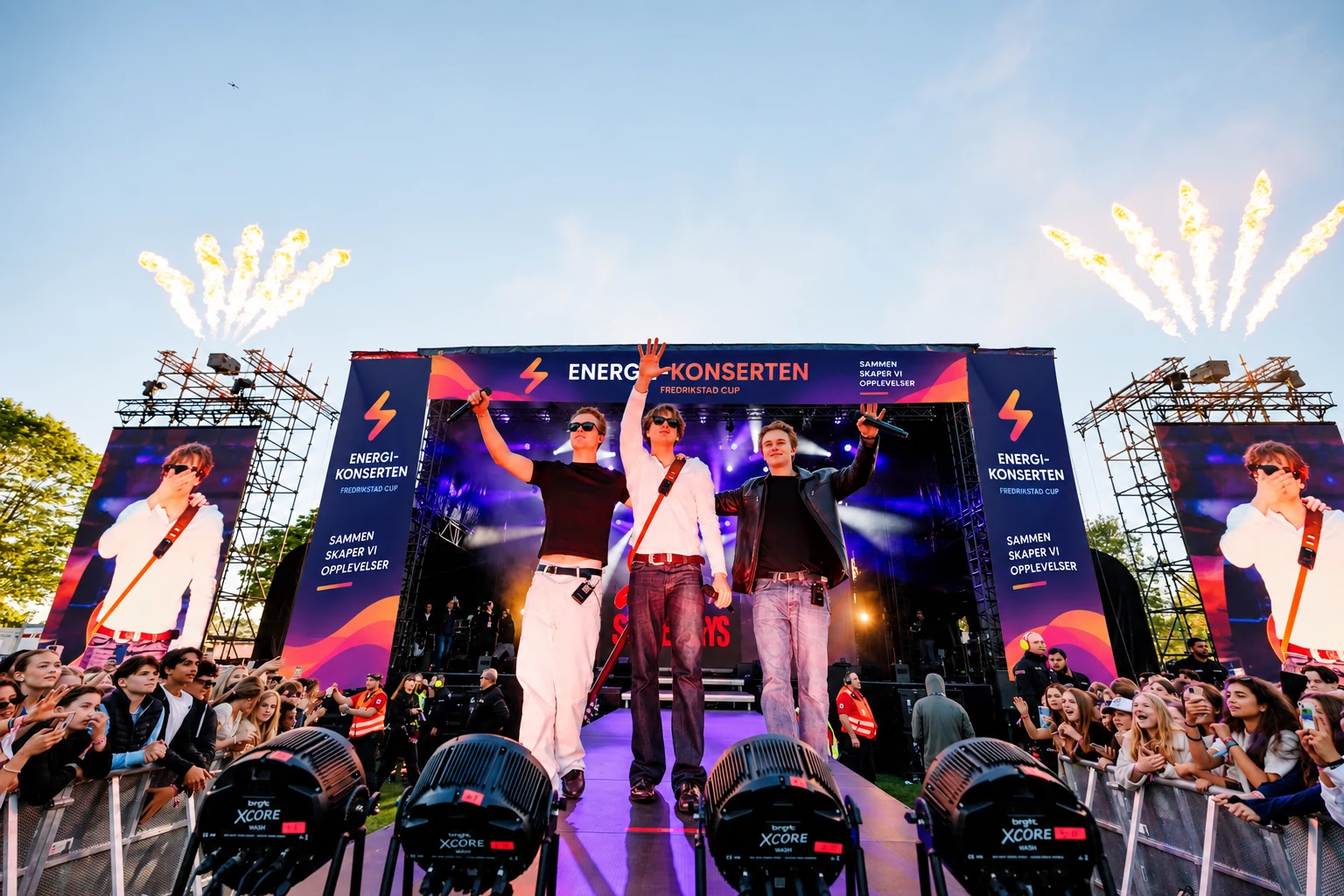Eksempel på konsertprofilering med Energi-konserten på toppbanner og sidebannere rundt scenen